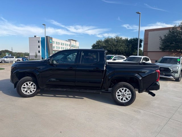 Used 2025 Toyota Tacoma SR5 AWD/4WD image 5