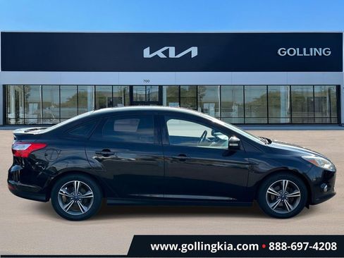 Used 2014 Ford Focus SE w/ SE Sport Package FWD image 2
