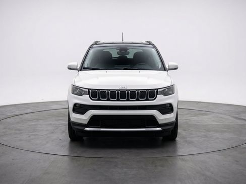 Used 2025 Jeep Compass Limited AWD/4WD image 2