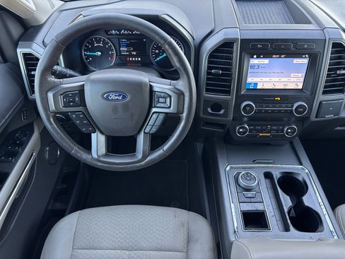 Used 2019 Ford Expedition Max XLT image 3
