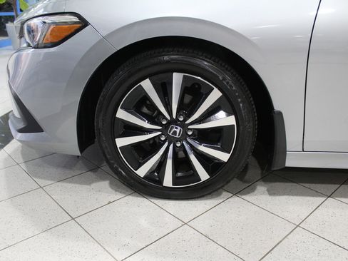 Certified 2022 Honda Civic EX image 9