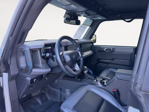 Used 2024 Ford Bronco Black Diamond w/ Sasquatch Package image 9