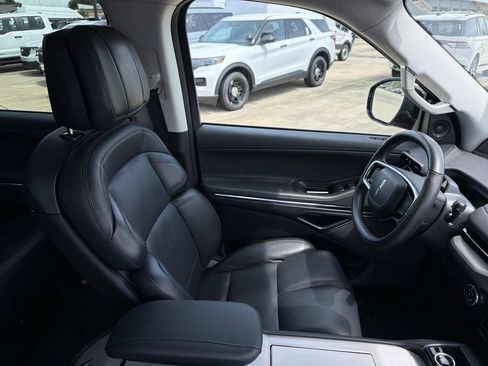 Used 2025 Lincoln Navigator L Reserve AWD/4WD image 12