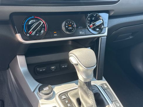 Used 2023 Kia Seltos LX image 12