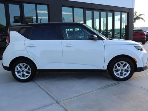 Used 2024 Kia Soul S FWD image 2