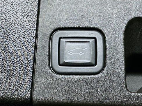 Used 2024 Cadillac XT4 Premium Luxury image 30