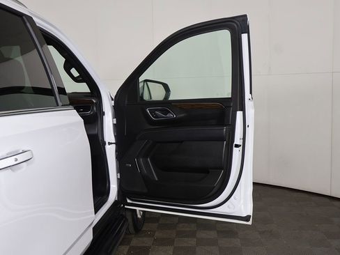 Used 2023 Chevrolet Suburban Premier AWD/4WD image 24