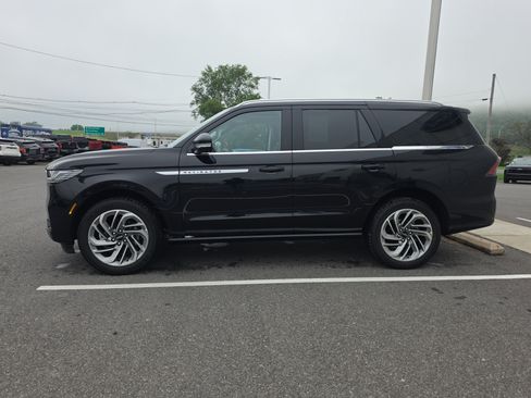 Used 2026 Lincoln Navigator Reserve AWD/4WD image 8