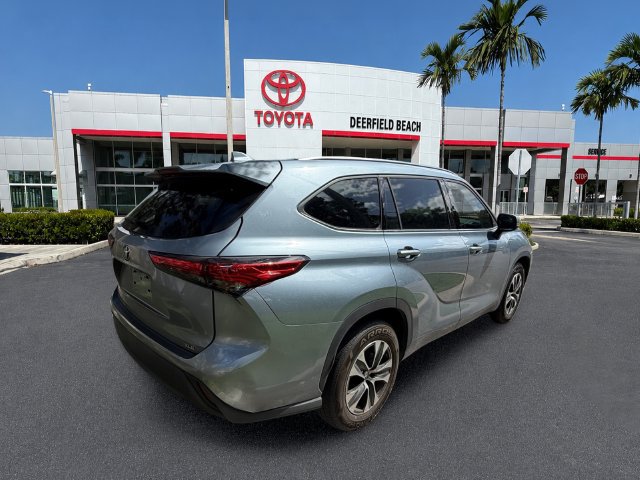 Used 2020 Toyota Highlander XLE FWD image 11