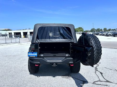 Used 2015 Jeep Wrangler Unlimited Rubicon AWD/4WD image 21