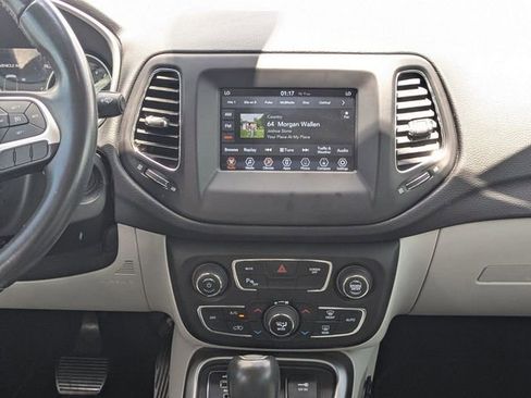 Used 2018 Jeep Compass Latitude w/ Popular Equipment Group FWD image 17