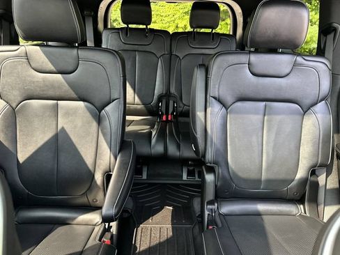 Used 2022 Jeep Grand Cherokee L Overland w/ Luxury Tech Group IV AWD/4WD image 38