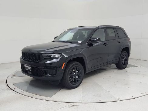 New 2025 Jeep Grand Cherokee Altitude image 4