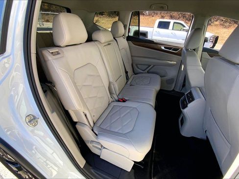 Used 2024 Volkswagen Atlas SE image 21