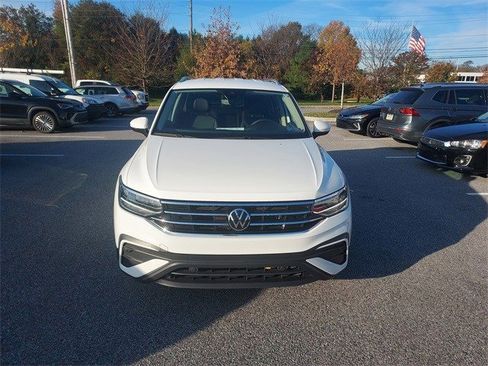 Used 2022 Volkswagen Tiguan SE image 2