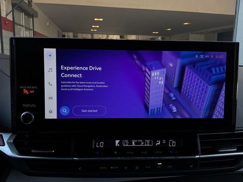 Used 2025 Toyota Sienna XLE FWD image 35