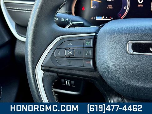 Used 2023 Jeep Grand Cherokee L Laredo image 28