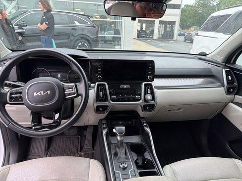Used 2023 Kia Sorento S w/ Panoramic Sunroof Package FWD image 6