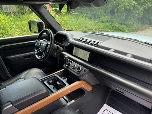 Used 2023 Land Rover Defender 110 X-Dynamic SE AWD/4WD image 19