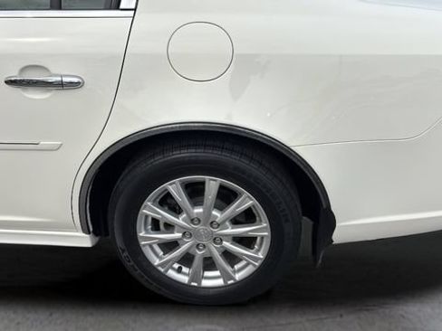 Used 2011 Buick Lucerne CXL FWD image 33