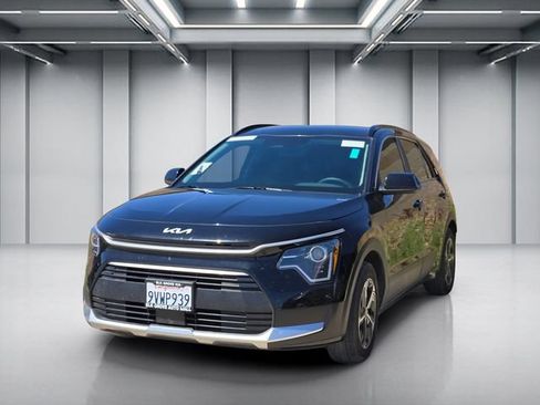 Certified 2025 Kia Niro EX FWD image 3