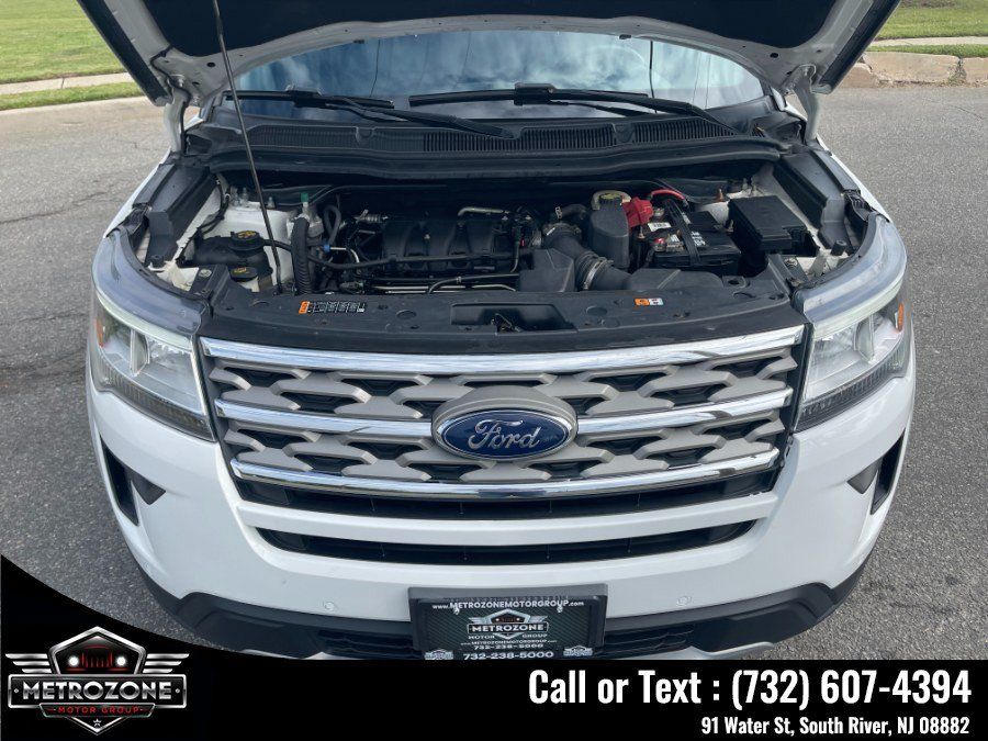 Used 2018 Ford Explorer XLT w/ Equipment Group 202A AWD/4WD image 17