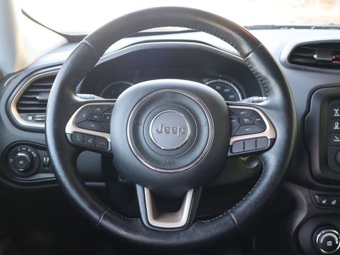 Used 2017 Jeep Renegade Latitude w/ Cold Weather Group AWD/4WD image 18