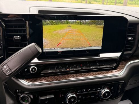 Used 2023 GMC Sierra 1500 SLE AWD/4WD image 18