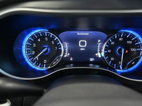 Used 2024 Chrysler Pacifica Touring-L FWD image 31