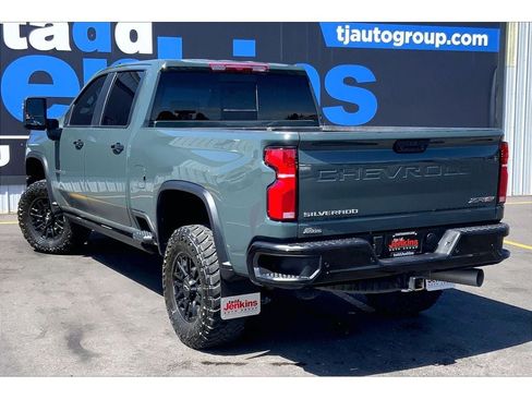 Used 2025 Chevrolet Silverado 2500 ZR2 AWD/4WD image 13