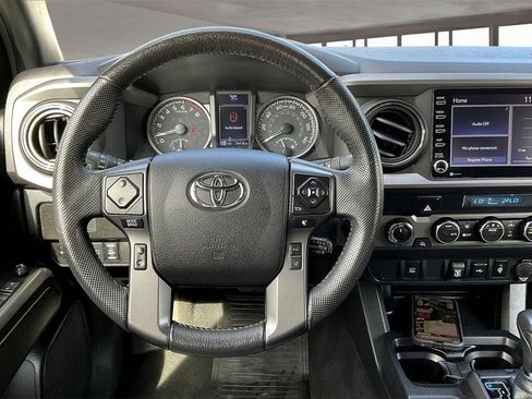 Used 2022 Toyota Tacoma TRD Off-Road image 9