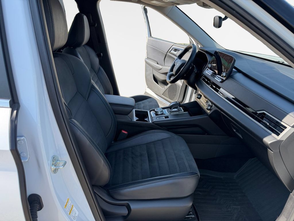 Used 2024 Mitsubishi Outlander SE AWD/4WD image 26