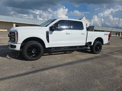 Used 2023 Ford F250 XLT w/ Black Appearance Package AWD/4WD image 4