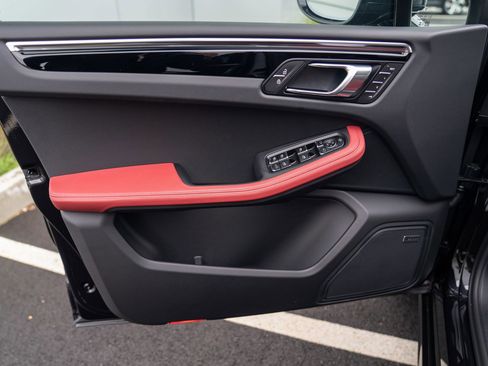 New 2026 Porsche Macan image 10