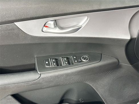 Used 2023 Kia Forte LXS image 22
