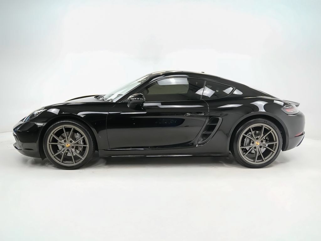 Used 2018 Porsche 718 Cayman RWD image 2