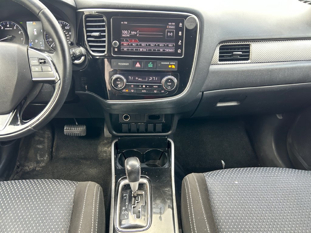 Used 2018 Mitsubishi Outlander SE AWD/4WD image 11