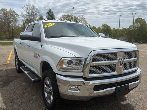 Used 2018 RAM 2500 Laramie w/ Convenience Group AWD/4WD image 3