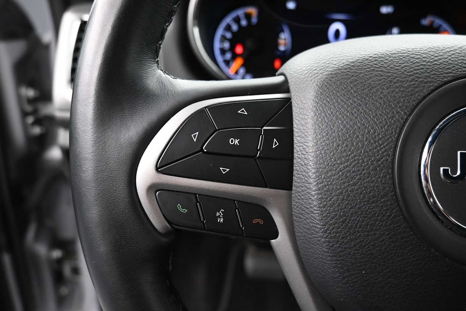Used 2019 Jeep Grand Cherokee Altitude AWD/4WD image 15