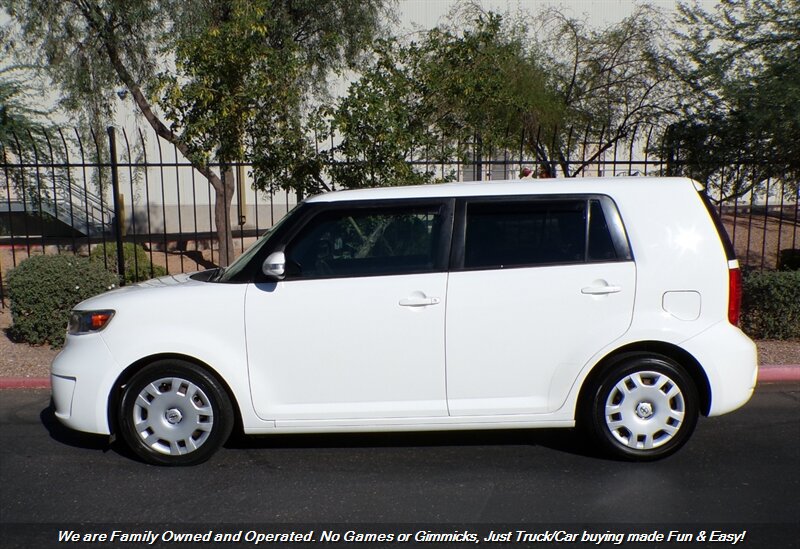 Used 2010 Scion xB FWD image 5