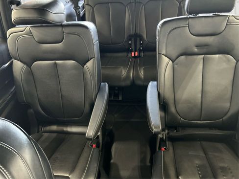 Used 2025 Jeep Grand Cherokee L Limited w/ Black Appearance Package image 13