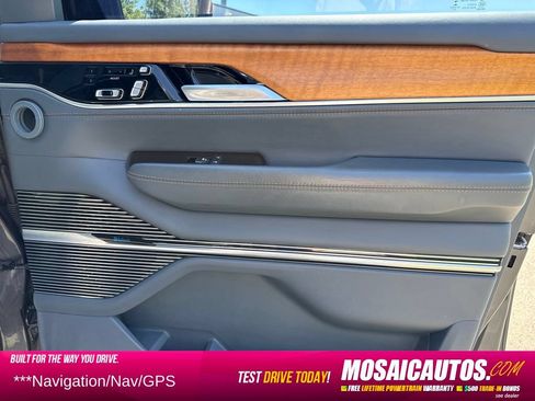Used 2022 Jeep Grand Wagoneer Series II AWD/4WD image 9