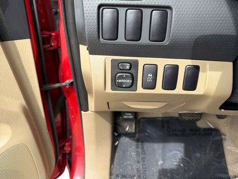 Used 2011 Toyota Tacoma PreRunner w/ Convenience Pkg image 18