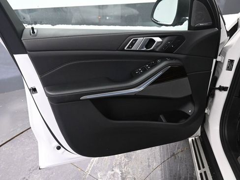 Used 2025 BMW X5 xDrive50e image 18