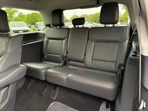 Used 2025 Ford Expedition Active AWD/4WD image 14