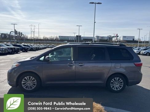 Used 2015 Toyota Sienna XLE w/ XLE Navigation Package image 3