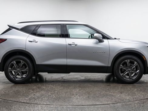 Used 2025 Chevrolet Blazer LT FWD image 11