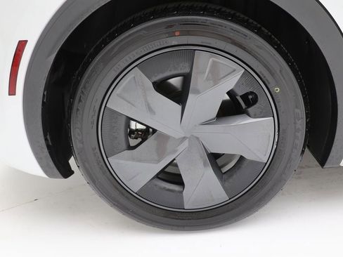 Used 2024 Toyota Prius LE image 10