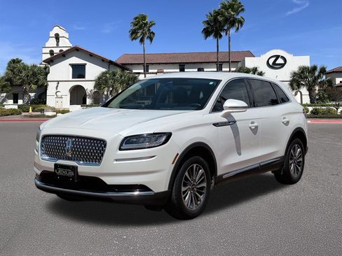 Used 2022 Lincoln Nautilus FWD w/ Premium Package image 5