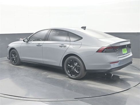 Certified 2025 Honda Accord SE image 5